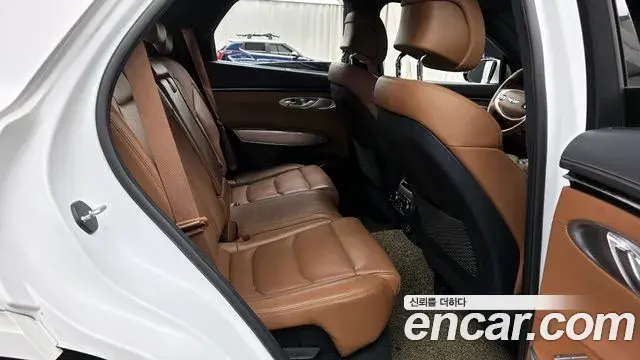 Genesis GV70 2021 — ფოტო 13/20