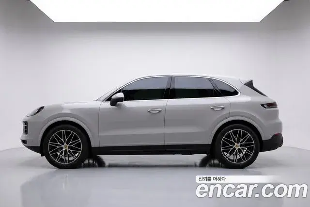 Porsche Cayenne 2023 — Photo 2/20