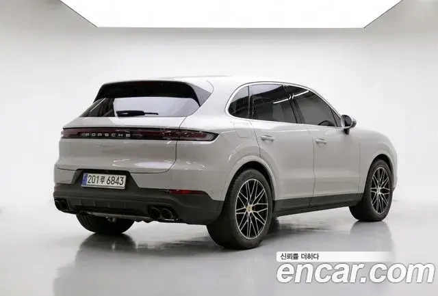 Porsche Cayenne 2023 — Photo 4/20
