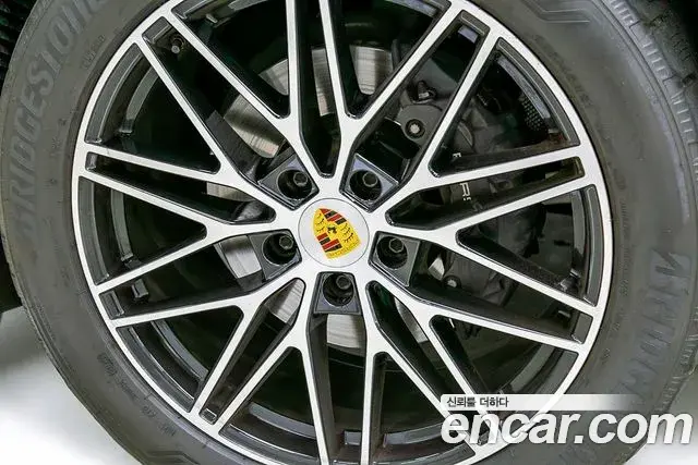 Porsche Cayenne 2023 — Photo 18/20