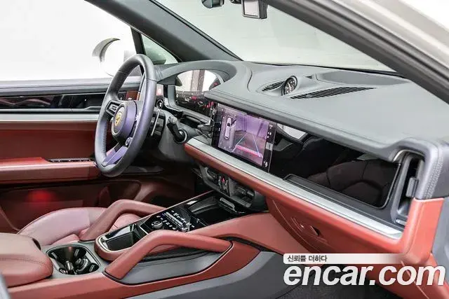 Porsche Cayenne 2023 — Photo 11/20