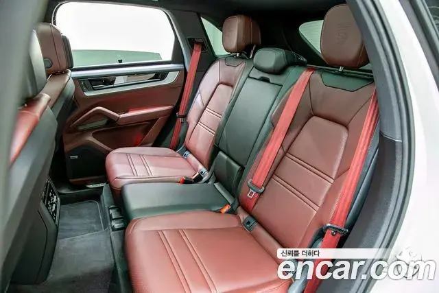 Porsche Cayenne 2023 — Photo 9/20