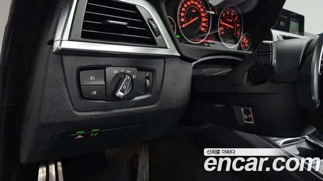 BMW 4 Series 2018 — Фото 19/20