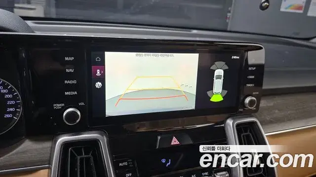 Kia Sorento 2021 — Фото 17/20