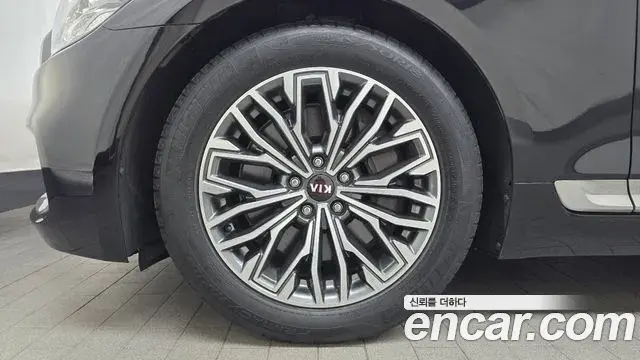 Kia The K9 2019 — Photo 17/20