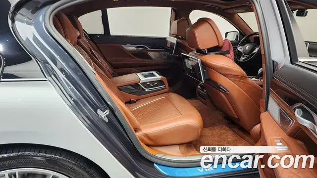 BMW 7 Series 2020 — Photo 12/20