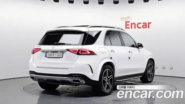 Mercedes-Benz GLE-Class 2021 — ფოტო 18/20