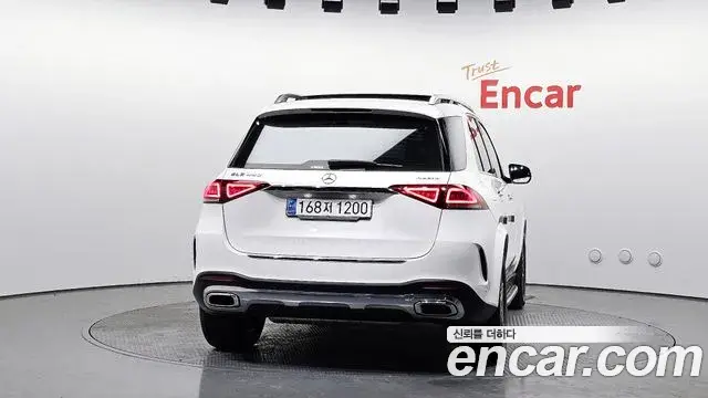Mercedes-Benz GLE-Class 2021 — ფოტო 13/20