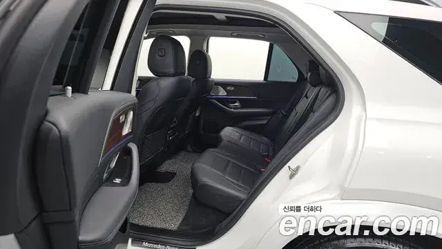 Mercedes-Benz GLE-Class 2021 — ფოტო 19/20