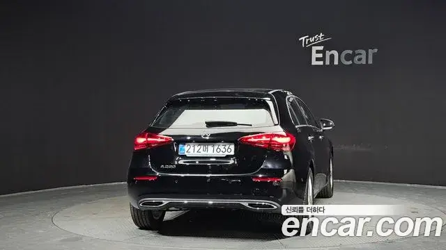 Mercedes-Benz A-Class 2025 — Photo 14/20
