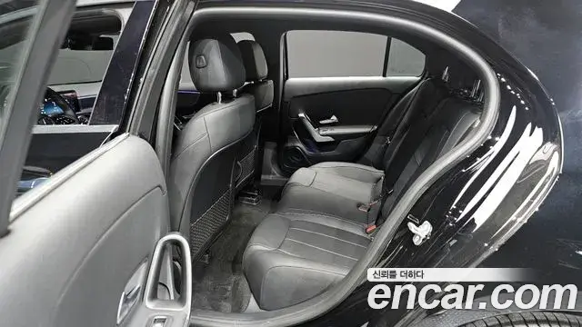 Mercedes-Benz A-Class 2025 — Photo 12/20