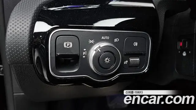 Mercedes-Benz A-Class 2025 — Photo 10/20