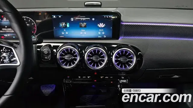 Mercedes-Benz A-Class 2025 — Photo 1/20