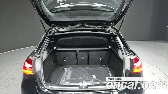 Mercedes-Benz A-Class 2025 — Photo 17/20