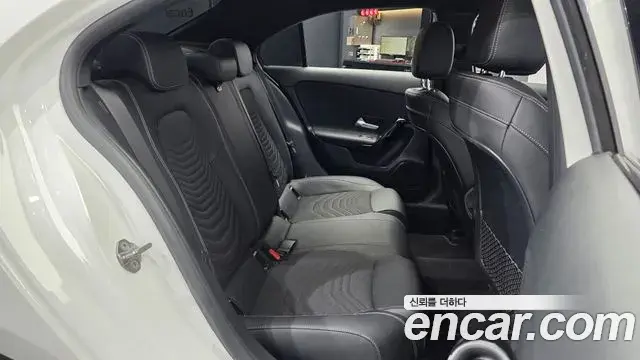 Mercedes-Benz A-Class 2020 — Photo 7/20