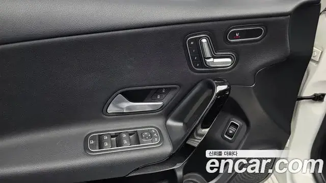 Mercedes-Benz A-Class 2020 — Photo 9/20