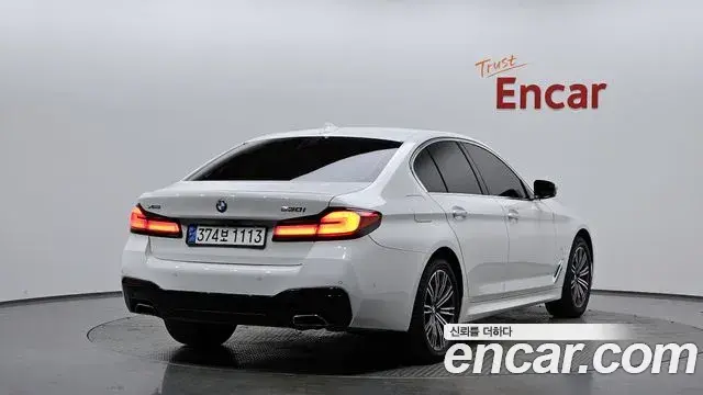 BMW 5 Series 2018 — ფოტო 18/20
