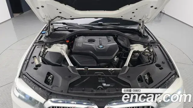 BMW 5 Series 2018 — ფოტო 19/20