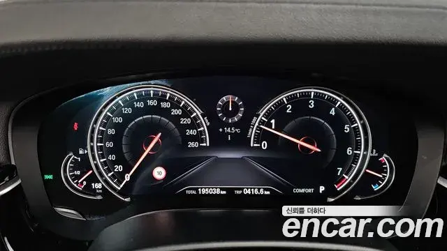 BMW 5 Series 2018 — ფოტო 15/20