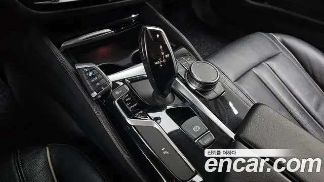 BMW 5 Series 2018 — ფოტო 12/20