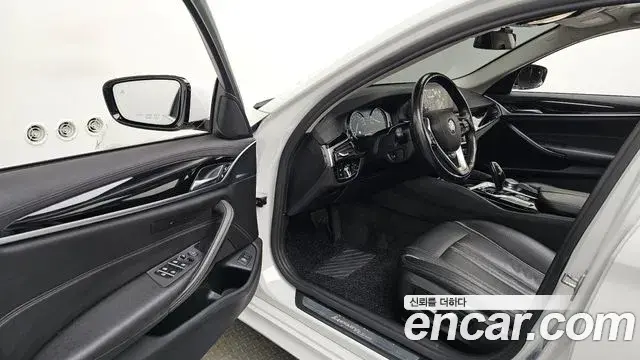 BMW 5 Series 2018 — ფოტო 3/20