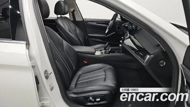 BMW 5 Series 2018 — ფოტო 20/20