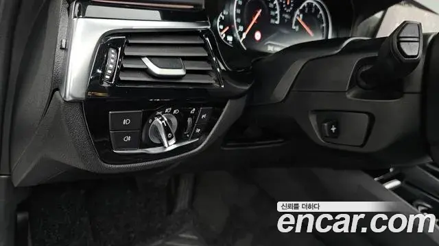 BMW 5 Series 2018 — ფოტო 2/20