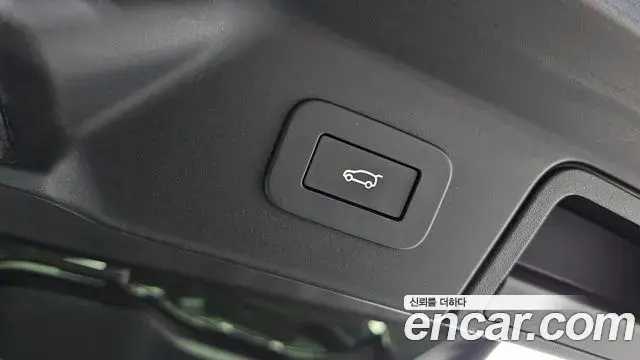 Land Rover Range Rover Velar 2024 — ფოტო 16/20