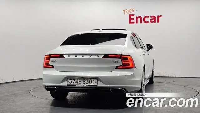 Volvo S90 2019 — ფოტო 18/20