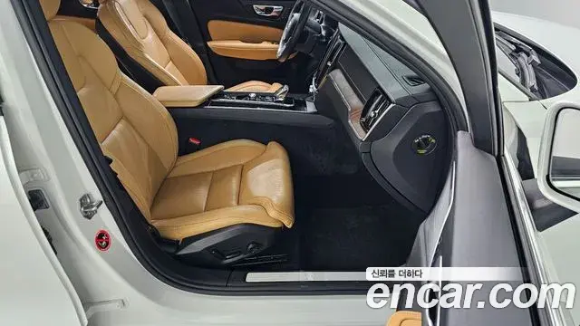 Volvo S60 2021 — Photo 12/20