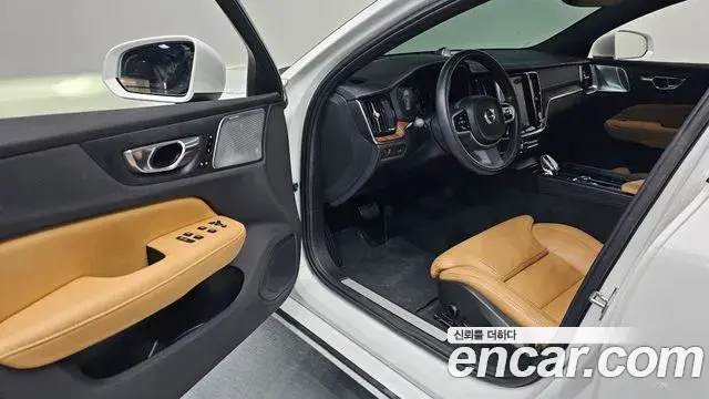 Volvo S60 2021 — Photo 3/20