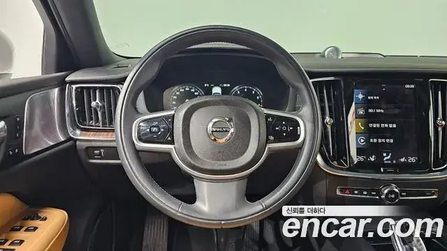 Volvo S60 2021 — Photo 10/20