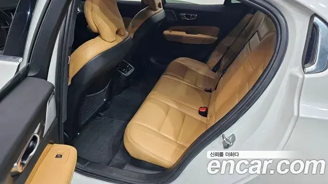 Volvo S60 2021 — Photo 17/20