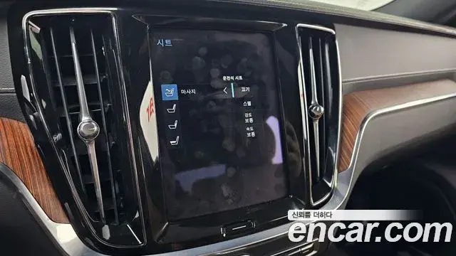 Volvo S60 2021 — Photo 9/20