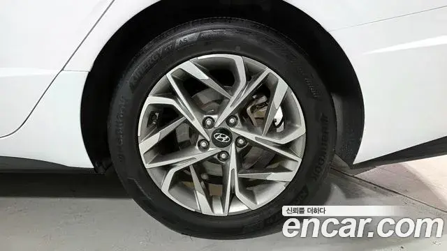 Hyundai Sonata Hybrid 2021 — ფოტო 19/20