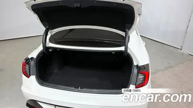 Hyundai Sonata Hybrid 2021 — ფოტო 9/20