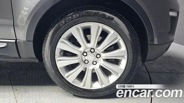 Land Rover Range Rover Evoque 2018 — Photo 1/20