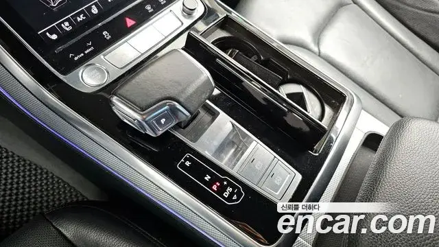 Audi Q8 2020 — Şəkil 16/20