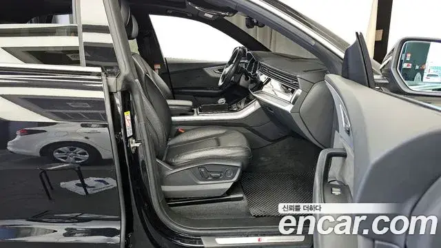 Audi Q8 2020 — Şəkil 13/20