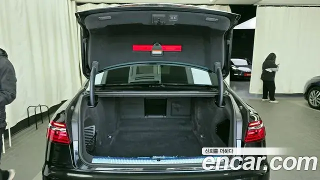 Audi A8 2023 — Şəkil 10/20