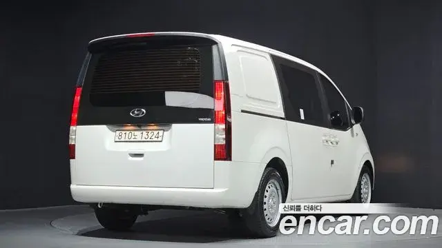 Hyundai Staria 2023 — Фото 2/20