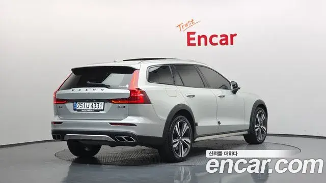Volvo V60 Cross Country 2020 — Şəkil 15/20