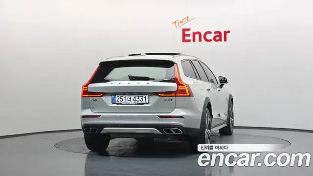 Volvo V60 Cross Country 2020 — Şəkil 16/20