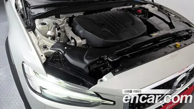 Volvo V60 Cross Country 2020 — Şəkil 1/20