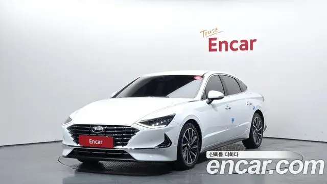 Hyundai Sonata Hybrid 2020 — Photo 1/20