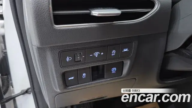 Hyundai Sonata Hybrid 2020 — Photo 12/20