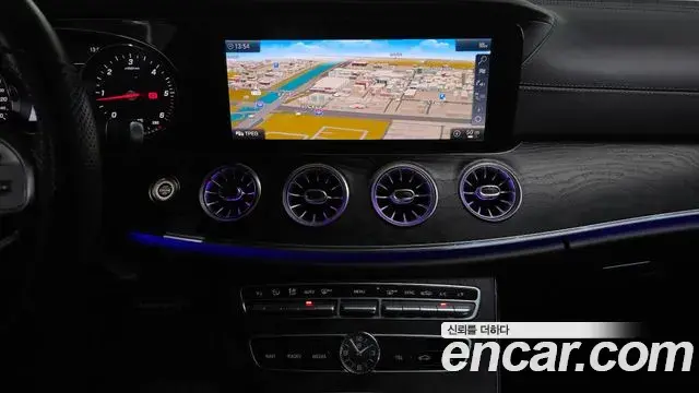 Mercedes-Benz E-Class 2019 — ფოტო 15/20