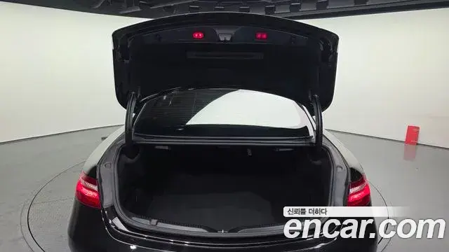 Mercedes-Benz E-Class 2019 — ფოტო 14/20