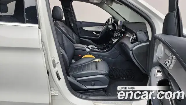 Mercedes-Benz GLC-Class 2018 — Photo 9/20