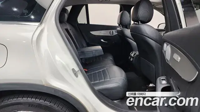 Mercedes-Benz GLC-Class 2018 — Photo 19/20